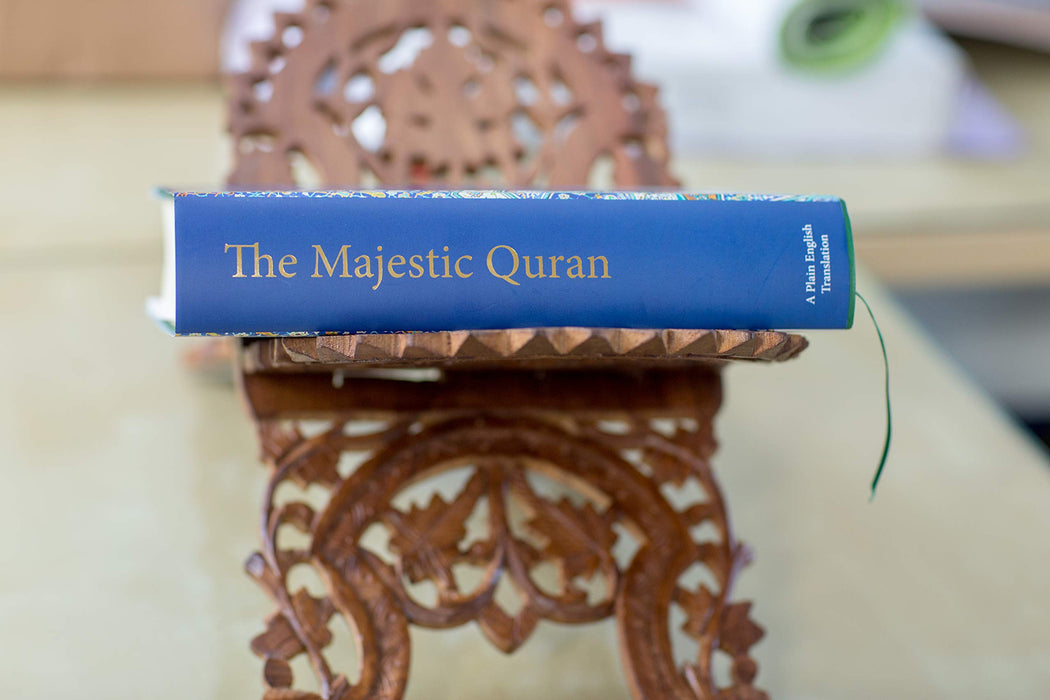 The Majestic Quran (South Asian / Indo-Pak Style Arabic Script) - A Plain English Translation - Hardback