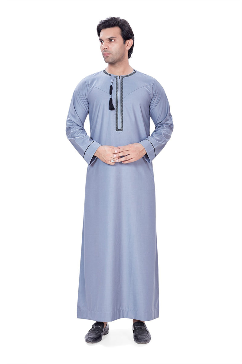 Lilac grey Omani thobe featuring navy blue embroidery and a tassel By Zamzam